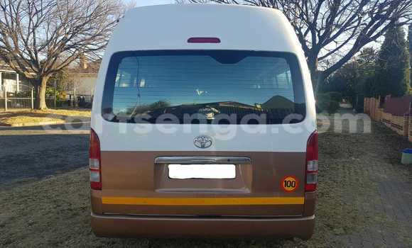 Nunua Ilio tumika Toyota Hiace White Gari ndani ya Ezulwini nchini Hhohho Nunua Ilio tumika Toyota Hiace White Gari ndani ya Ezulwini nchini Hhohho