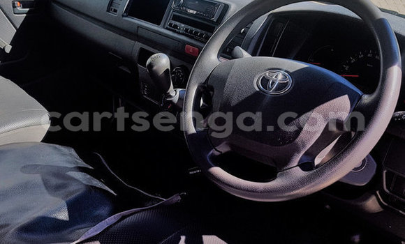 Nunua Ilio tumika Toyota Hiace White Gari ndani ya Ezulwini nchini Hhohho Nunua Ilio tumika Toyota Hiace White Gari ndani ya Ezulwini nchini Hhohho