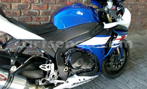 Nunua Ilio tumika Suzuki APV Blue Gari ndani ya Hlatikulu nchini Wilaya ya Shiselweni Nunua Ilio tumika Suzuki APV Blue Gari ndani ya Hlatikulu nchini Wilaya ya Shiselweni