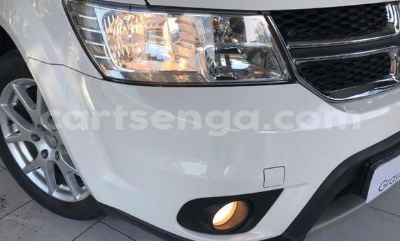 Nunua Ilio tumika Dodge Coronet White Gari ndani ya Ezulwini nchini Hhohho Nunua Ilio tumika Dodge Coronet White Gari ndani ya Ezulwini nchini Hhohho