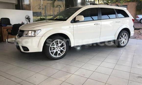 Nunua Ilio tumika Dodge Coronet White Gari ndani ya Ezulwini nchini Hhohho Nunua Ilio tumika Dodge Coronet White Gari ndani ya Ezulwini nchini Hhohho