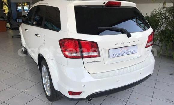 Nunua Ilio tumika Dodge Coronet White Gari ndani ya Ezulwini nchini Hhohho Nunua Ilio tumika Dodge Coronet White Gari ndani ya Ezulwini nchini Hhohho