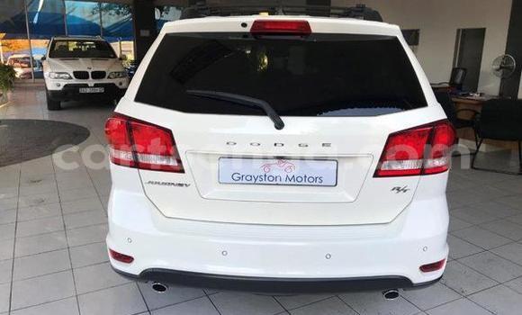 Nunua Ilio tumika Dodge Coronet White Gari ndani ya Ezulwini nchini Hhohho Nunua Ilio tumika Dodge Coronet White Gari ndani ya Ezulwini nchini Hhohho