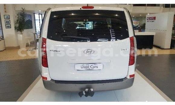 Nunua Ilio tumika Hyundai H1 White Gari ndani ya Bulembu nchini Hhohho Nunua Ilio tumika Hyundai H1 White Gari ndani ya Bulembu nchini Hhohho