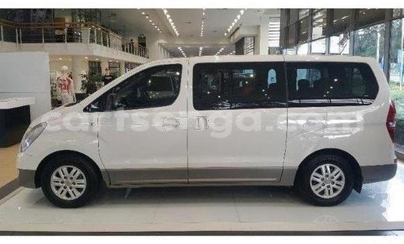 Nunua Ilio tumika Hyundai H1 White Gari ndani ya Bulembu nchini Hhohho Nunua Ilio tumika Hyundai H1 White Gari ndani ya Bulembu nchini Hhohho