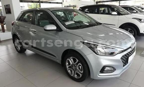 Nunua Ilio tumika Hyundai i20 Silver Gari ndani ya Ezulwini nchini Hhohho Nunua Ilio tumika Hyundai i20 Silver Gari ndani ya Ezulwini nchini Hhohho