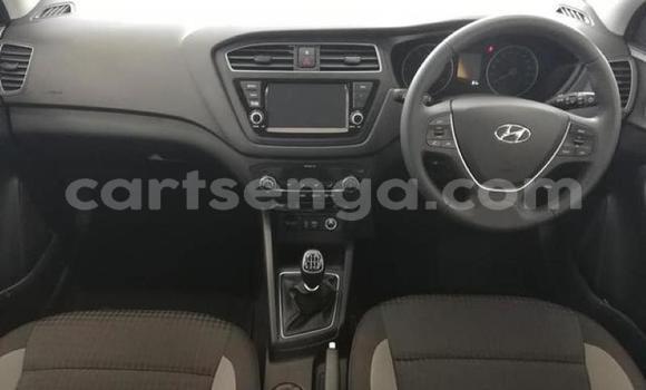 Nunua Ilio tumika Hyundai i20 Silver Gari ndani ya Ezulwini nchini Hhohho Nunua Ilio tumika Hyundai i20 Silver Gari ndani ya Ezulwini nchini Hhohho