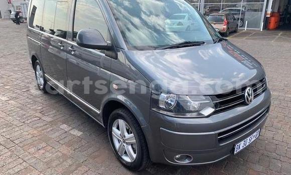 Nunua Ilio tumika Volkswagen Caravelle Silver Gari ndani ya Ezulwini nchini Hhohho Nunua Ilio tumika Volkswagen Caravelle Silver Gari ndani ya Ezulwini nchini Hhohho