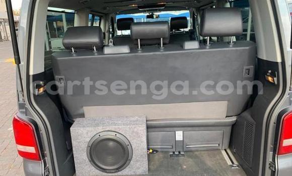 Nunua Ilio tumika Volkswagen Caravelle Silver Gari ndani ya Ezulwini nchini Hhohho Nunua Ilio tumika Volkswagen Caravelle Silver Gari ndani ya Ezulwini nchini Hhohho