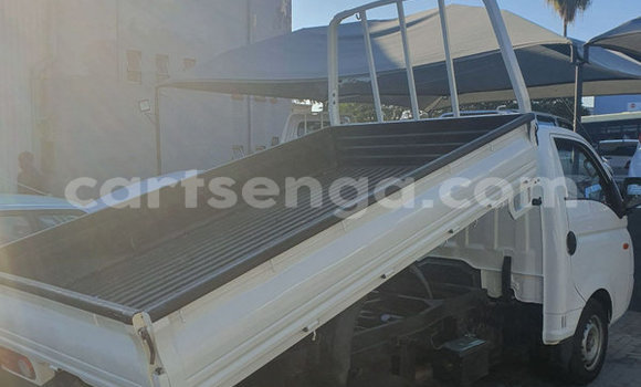 Acheter Occasion Voiture Hyundai H200 Blanc à Hlatikulu, Shiselweni District Acheter Occasion Voiture Hyundai H200 Blanc à Hlatikulu, Shiselweni District