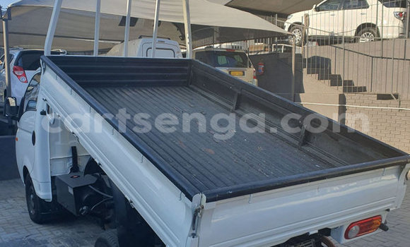 Acheter Occasion Voiture Hyundai H200 Blanc à Hlatikulu, Shiselweni District Acheter Occasion Voiture Hyundai H200 Blanc à Hlatikulu, Shiselweni District