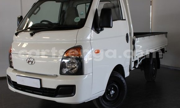 Acheter Occasion Voiture Hyundai H200 Blanc à Ezulwini, Hhohho Acheter Occasion Voiture Hyundai H200 Blanc à Ezulwini, Hhohho