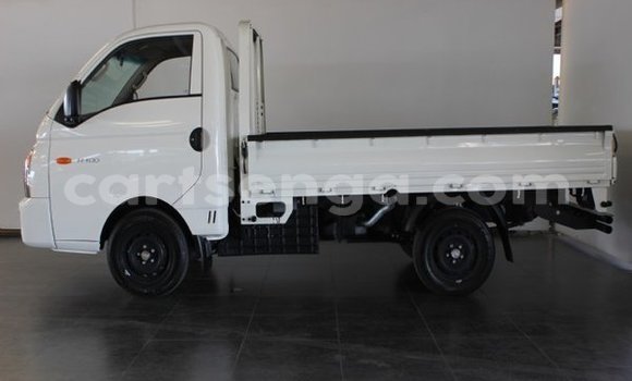 Acheter Occasion Voiture Hyundai H200 Blanc à Ezulwini, Hhohho Acheter Occasion Voiture Hyundai H200 Blanc à Ezulwini, Hhohho
