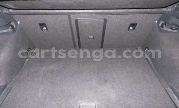 Nunua Ilio tumika Volkswagen Golf White Gari ndani ya Ezulwini nchini Hhohho Nunua Ilio tumika Volkswagen Golf White Gari ndani ya Ezulwini nchini Hhohho