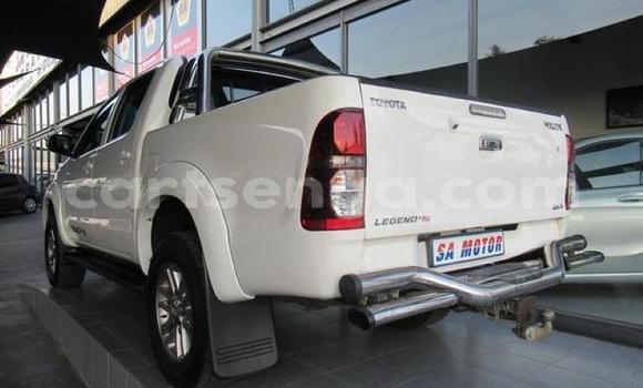 Nunua Ilio tumika Toyota Hilux White Gari ndani ya Manzini nchini Manzini Nunua Ilio tumika Toyota Hilux White Gari ndani ya Manzini nchini Manzini