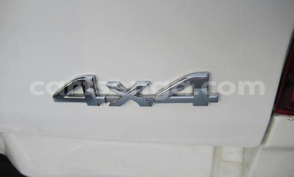 Nunua Ilio tumika Toyota Hilux White Gari ndani ya Manzini nchini Manzini Nunua Ilio tumika Toyota Hilux White Gari ndani ya Manzini nchini Manzini