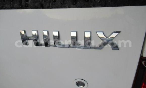 Nunua Ilio tumika Toyota Hilux White Gari ndani ya Manzini nchini Manzini Nunua Ilio tumika Toyota Hilux White Gari ndani ya Manzini nchini Manzini