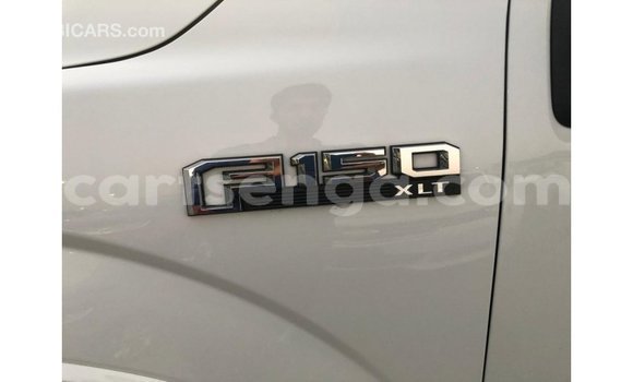 Nunua Imported Ford V8 White Gari ndani ya Import - Dubai nchini Hhohho Nunua Imported Ford V8 White Gari ndani ya Import - Dubai nchini Hhohho