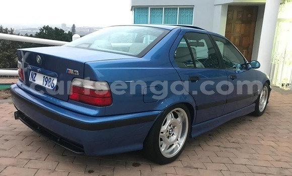 Nunua Ilio tumika BMW M3 Blue Gari ndani ya Ezulwini nchini Hhohho Nunua Ilio tumika BMW M3 Blue Gari ndani ya Ezulwini nchini Hhohho