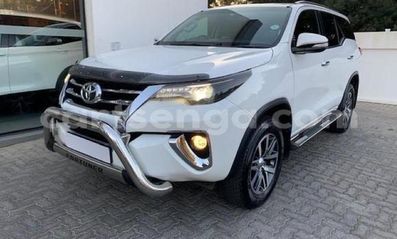 Nunua Ilio tumika Toyota Fortuner White Gari ndani ya Ezulwini nchini Hhohho Nunua Ilio tumika Toyota Fortuner White Gari ndani ya Ezulwini nchini Hhohho