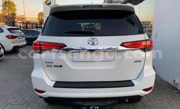 Nunua Ilio tumika Toyota Fortuner White Gari ndani ya Ezulwini nchini Hhohho Nunua Ilio tumika Toyota Fortuner White Gari ndani ya Ezulwini nchini Hhohho