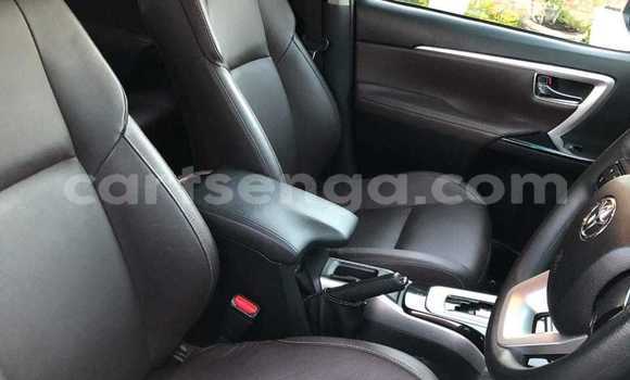 Nunua Ilio tumika Toyota Fortuner White Gari ndani ya Ezulwini nchini Hhohho Nunua Ilio tumika Toyota Fortuner White Gari ndani ya Ezulwini nchini Hhohho