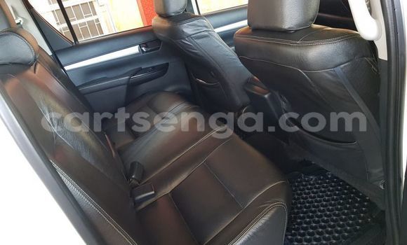 Buy Used Toyota Hilux White Car in Ezulwini in Hhohho Buy Used Toyota Hilux White Car in Ezulwini in Hhohho