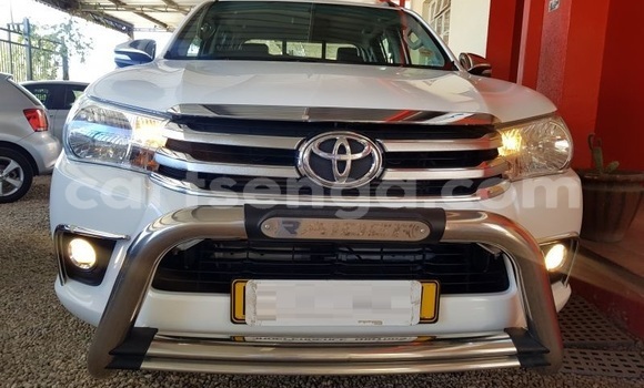 Buy Used Toyota Hilux White Car in Ezulwini in Hhohho Buy Used Toyota Hilux White Car in Ezulwini in Hhohho