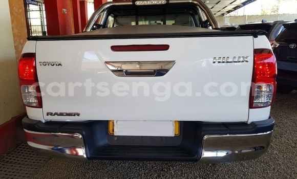 Buy Used Toyota Hilux White Car in Ezulwini in Hhohho Buy Used Toyota Hilux White Car in Ezulwini in Hhohho