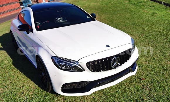 Nunua Ilio tumika Mercedes‒Benz C–Class White Gari ndani ya Bulembu nchini Hhohho Nunua Ilio tumika Mercedes‒Benz C–Class White Gari ndani ya Bulembu nchini Hhohho
