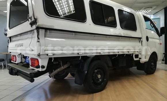 Acheter Occasion Voiture Hyundai H200 Blanc à Hlatikulu, Shiselweni District Acheter Occasion Voiture Hyundai H200 Blanc à Hlatikulu, Shiselweni District