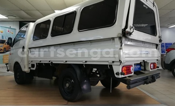 Acheter Occasion Voiture Hyundai H200 Blanc à Hlatikulu, Shiselweni District Acheter Occasion Voiture Hyundai H200 Blanc à Hlatikulu, Shiselweni District