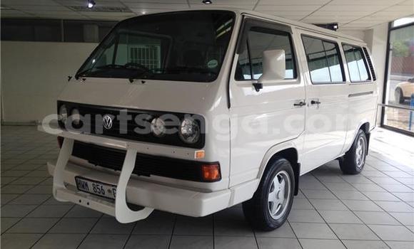 Buy Used Volkswagen Multivan White Car in Hlatikulu in Shiselweni District Buy Used Volkswagen Multivan White Car in Hlatikulu in Shiselweni District