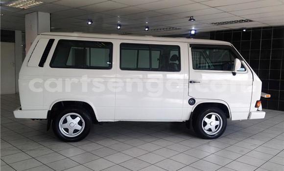 Buy Used Volkswagen Multivan White Car in Hlatikulu in Shiselweni District Buy Used Volkswagen Multivan White Car in Hlatikulu in Shiselweni District