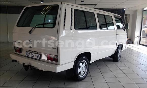 Buy Used Volkswagen Multivan White Car in Hlatikulu in Shiselweni District Buy Used Volkswagen Multivan White Car in Hlatikulu in Shiselweni District