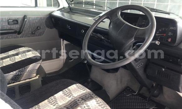 Buy Used Volkswagen Multivan White Car in Hlatikulu in Shiselweni District Buy Used Volkswagen Multivan White Car in Hlatikulu in Shiselweni District