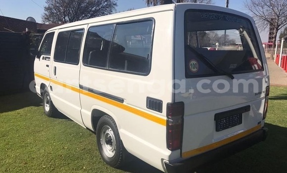 Buy Used Toyota Hiace White Car in Ezulwini in Hhohho Buy Used Toyota Hiace White Car in Ezulwini in Hhohho
