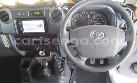 Buy Used Toyota Land Cruiser Beige Car in Mbabane in Manzini Buy Used Toyota Land Cruiser Beige Car in Mbabane in Manzini