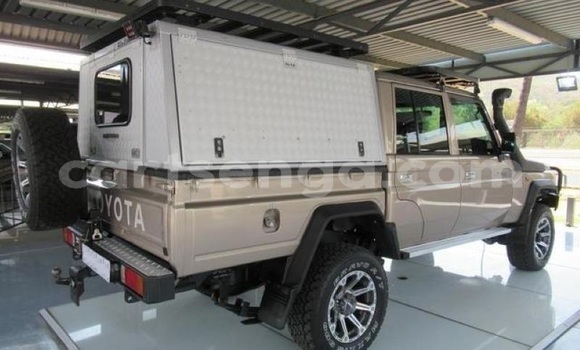 Buy Used Toyota Land Cruiser Beige Car in Mbabane in Manzini Buy Used Toyota Land Cruiser Beige Car in Mbabane in Manzini