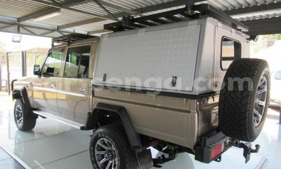 Buy Used Toyota Land Cruiser Beige Car in Mbabane in Manzini Buy Used Toyota Land Cruiser Beige Car in Mbabane in Manzini