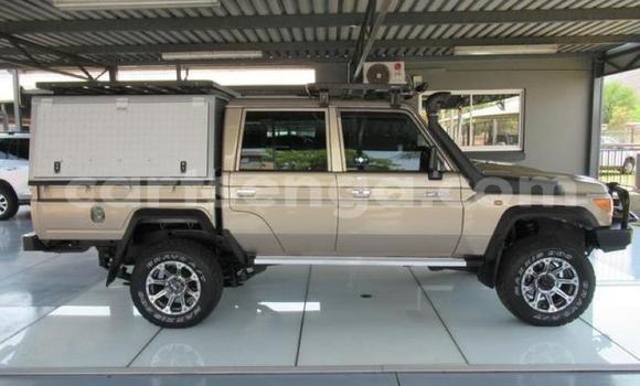 Buy Used Toyota Land Cruiser Beige Car in Mbabane in Manzini Buy Used Toyota Land Cruiser Beige Car in Mbabane in Manzini