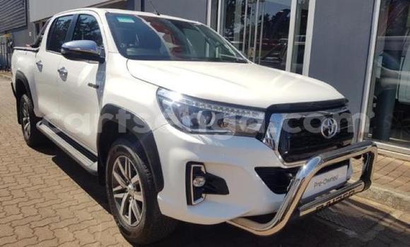 Buy Used Toyota Hilux White Car in Mbabane in Manzini Buy Used Toyota Hilux White Car in Mbabane in Manzini