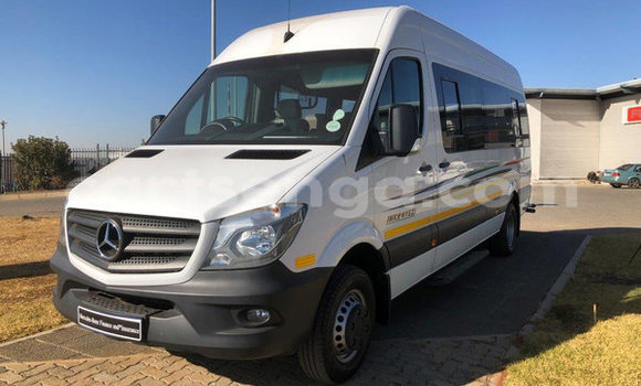 Nunua Ilio tumika Mercedes‒Benz 190–Series White Gari ndani ya Ezulwini nchini Hhohho Nunua Ilio tumika Mercedes‒Benz 190–Series White Gari ndani ya Ezulwini nchini Hhohho