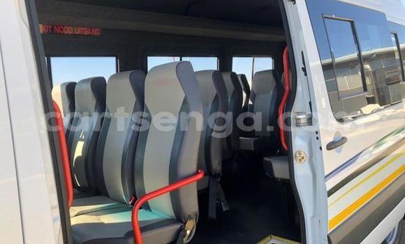 Nunua Ilio tumika Mercedes‒Benz 190–Series White Gari ndani ya Ezulwini nchini Hhohho Nunua Ilio tumika Mercedes‒Benz 190–Series White Gari ndani ya Ezulwini nchini Hhohho