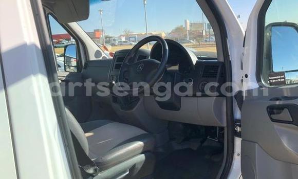 Nunua Ilio tumika Mercedes‒Benz 190–Series White Gari ndani ya Ezulwini nchini Hhohho Nunua Ilio tumika Mercedes‒Benz 190–Series White Gari ndani ya Ezulwini nchini Hhohho