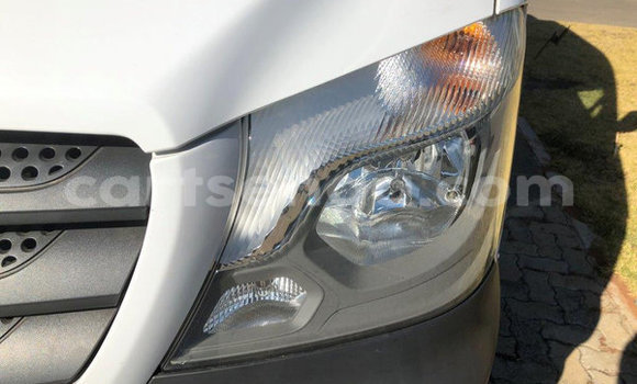 Nunua Ilio tumika Mercedes‒Benz 190–Series White Gari ndani ya Ezulwini nchini Hhohho Nunua Ilio tumika Mercedes‒Benz 190–Series White Gari ndani ya Ezulwini nchini Hhohho