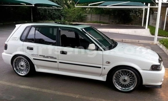 Buy Used Toyota Vitz White Car in Mbabane in Manzini Buy Used Toyota Vitz White Car in Mbabane in Manzini