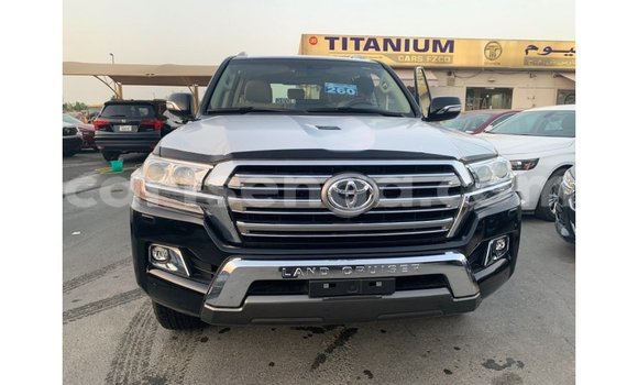Nunua Imported Toyota Land Cruiser Black Gari ndani ya Import - Dubai nchini Hhohho Nunua Imported Toyota Land Cruiser Black Gari ndani ya Import - Dubai nchini Hhohho