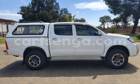 Nunua Ilio tumika Toyota Hilux White Gari ndani ya Hlatikulu nchini Wilaya ya Shiselweni Nunua Ilio tumika Toyota Hilux White Gari ndani ya Hlatikulu nchini Wilaya ya Shiselweni