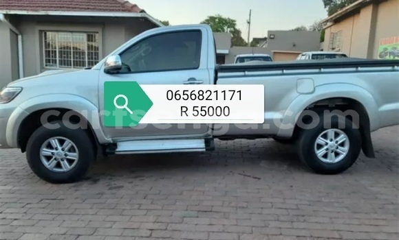 Nunua Ilio tumika Toyota Hilux Silver Gari ndani ya Bulembu nchini Hhohho Nunua Ilio tumika Toyota Hilux Silver Gari ndani ya Bulembu nchini Hhohho